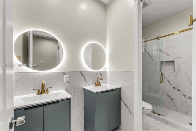 Building Photo - 18560 NE 3rd Ct