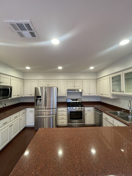 Primary Photo - 3962 Oakfield Dr