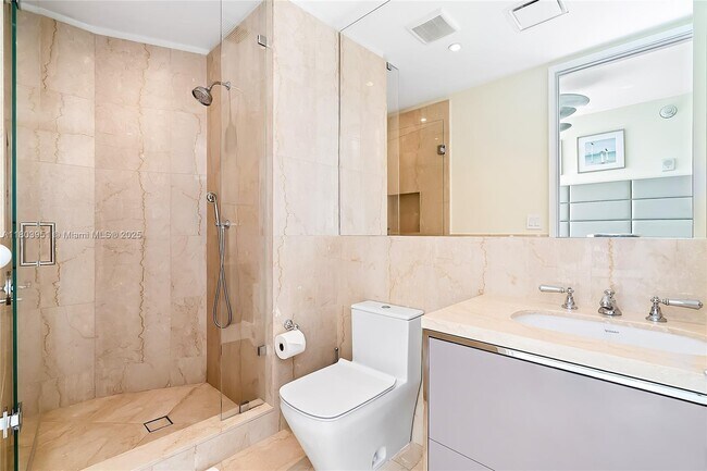 Building Photo - 15701 Collins Ave