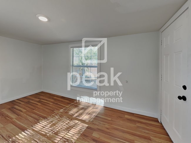 Building Photo - $1500! 3Bed/1Bath Home in Fort Worth! $250 off your initial move in costs! Apply by 12/31! FREE A...