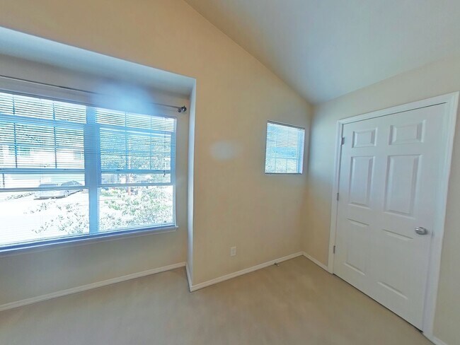 Building Photo - HOA ~ 3 Bedroom Townhouse ~ North Corvallis