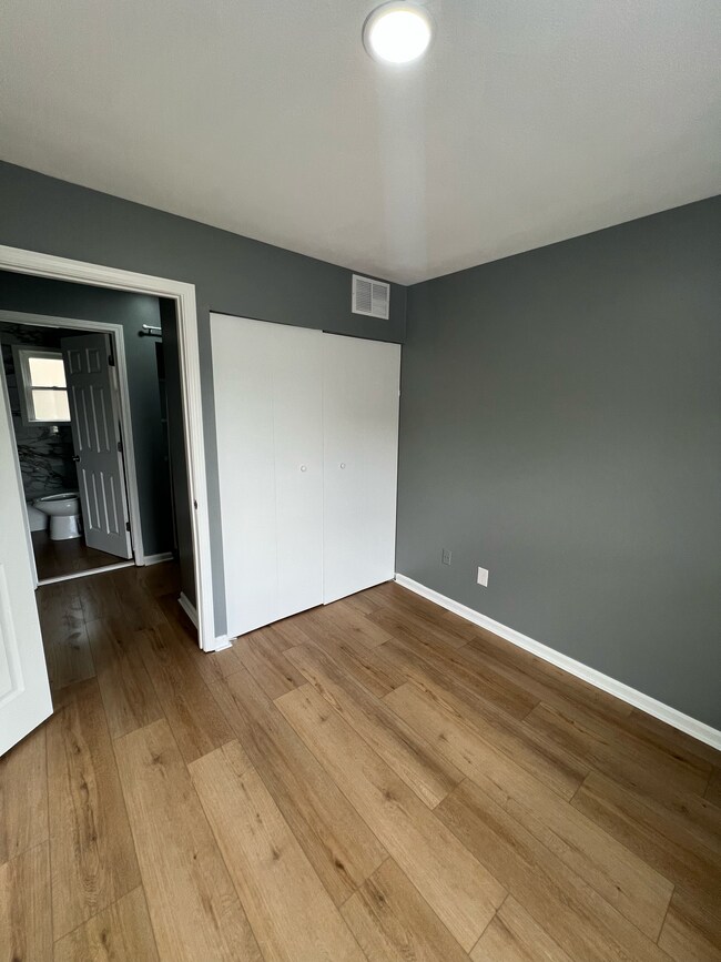 Building Photo - Valiant