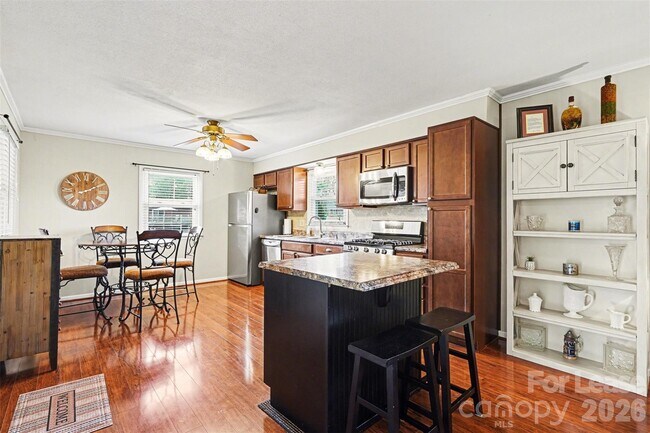 Building Photo - 113 Suncrest Rd