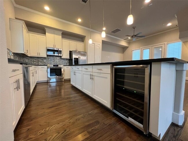 Building Photo - 5623 Kansas St