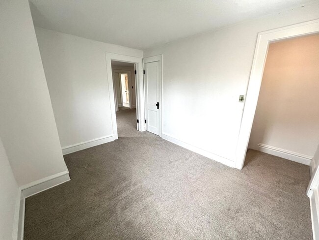 Building Photo - 3 Bedroom, 1 Bathroom Single-Family Home!