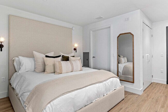 Building Photo - 1049 Seventh Avenue-SI FL7-ID1228264P