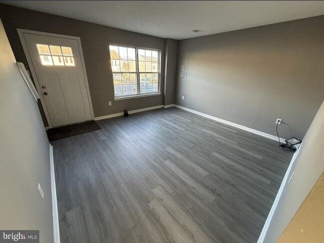 Building Photo - 30 Sycamore Dr