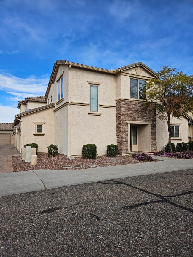 Building Photo - 2204 W Le Marche Ave