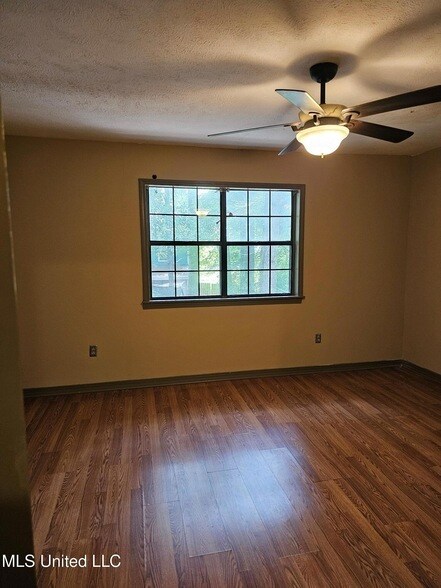 Building Photo - 472 Brendalwood Dr