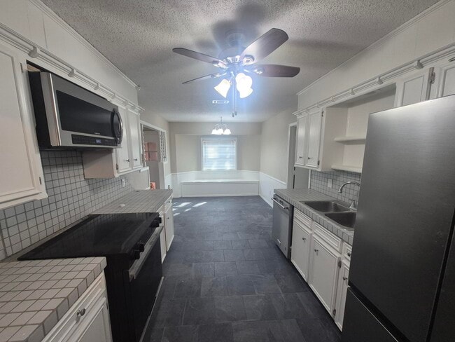 Building Photo - 3211 94th St