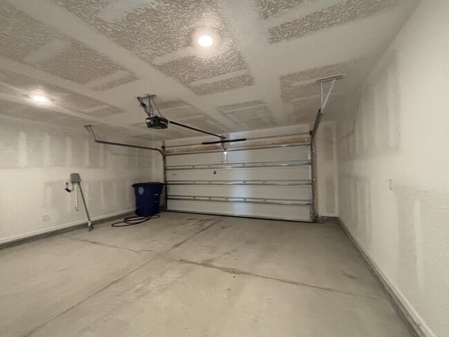 Building Photo - 6359 Bellavia Ln