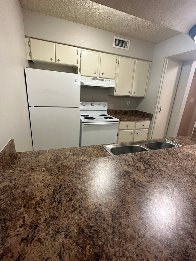 Building Photo - 1Bd/1Ba Condo located on the Germantown/Memphis Line!