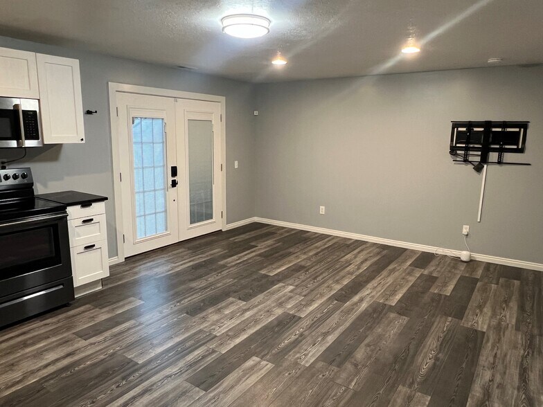 Building Photo - 4368 W Welby Hills Dr