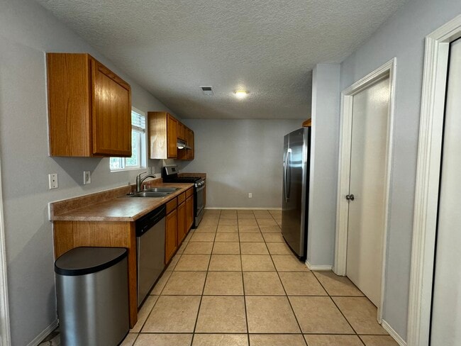 Building Photo - 10712 Stanley Dr NW
