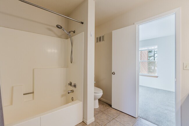 Building Photo - 21 W Golf Pl