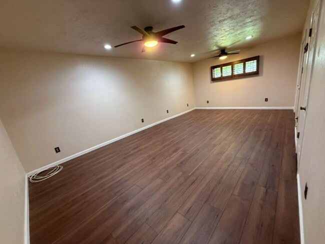 Building Photo - Updated Pool Home in Engler Estates