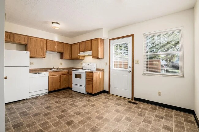 Building Photo - 3047 Bethel Rd