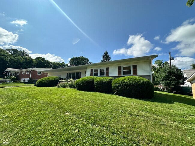 Building Photo - 9 Paradise Ln