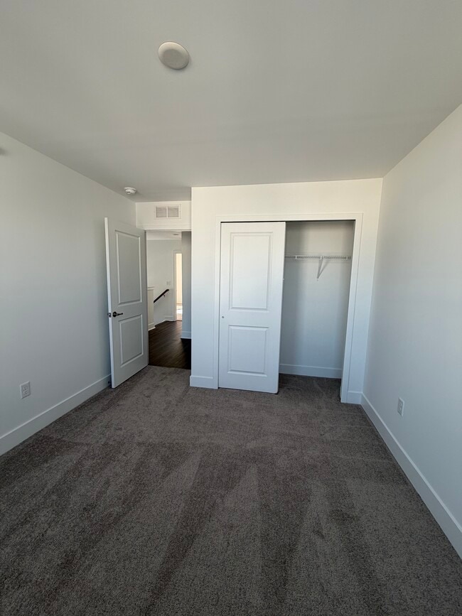 Building Photo - 36 Primrose Ct