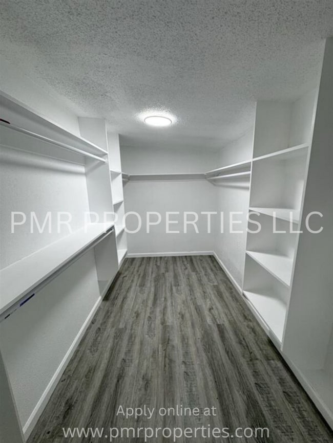 Building Photo - 3Bedroom/1Bathroom Home