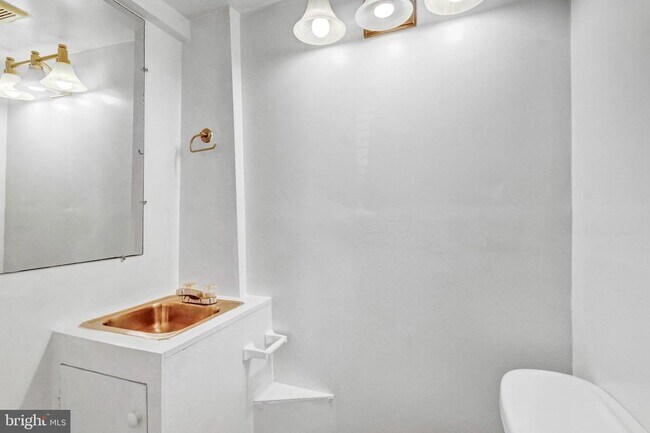 Building Photo - 470 Ridge St NW