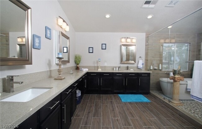 Building Photo - 268 Single Petal St