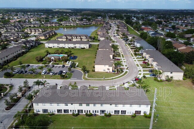 Building Photo - 2210 Seven Oaks Dr