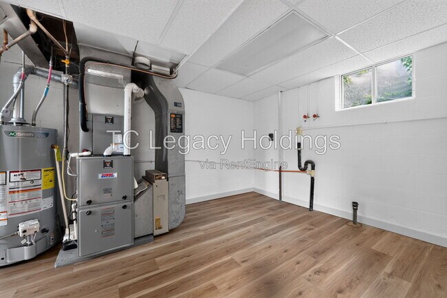 Building Photo - 729 Ridgeway Ave
