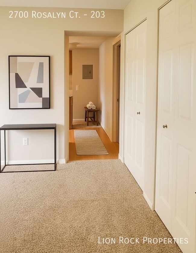 Building Photo - 2700 Rosalyn Ct