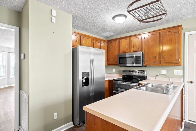 Building Photo - 3 Bedroom 2 Bath Pet Friendly Home For Ren...