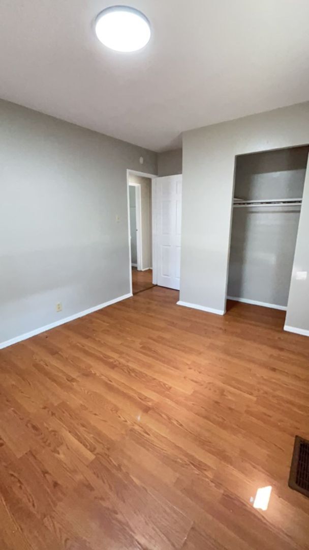 Building Photo - *AVAILABLE IN JUNE!* BIG BACKYARD - 2 BEDROOMS!