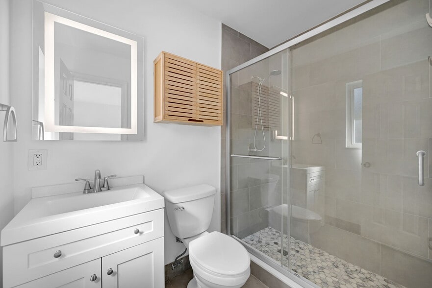 Building Photo - 1400 NW 2nd Ave