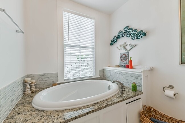 Building Photo - 3301 Ave N Ursuline St