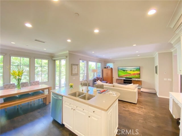 Building Photo - 103 Bianco