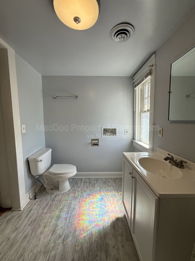 Building Photo - 604 Caroline St