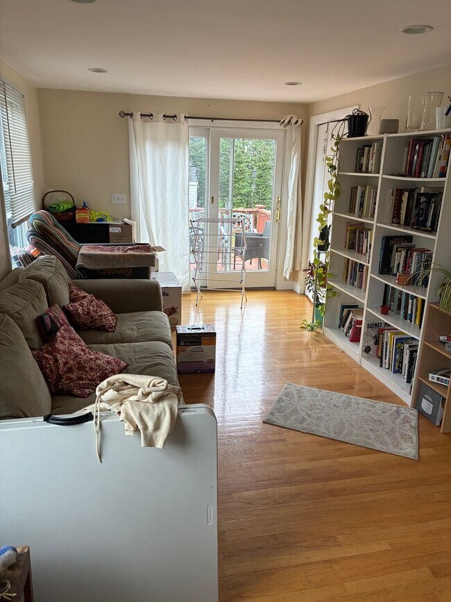 Building Photo - Beautiful single family house in a prime location in Newton