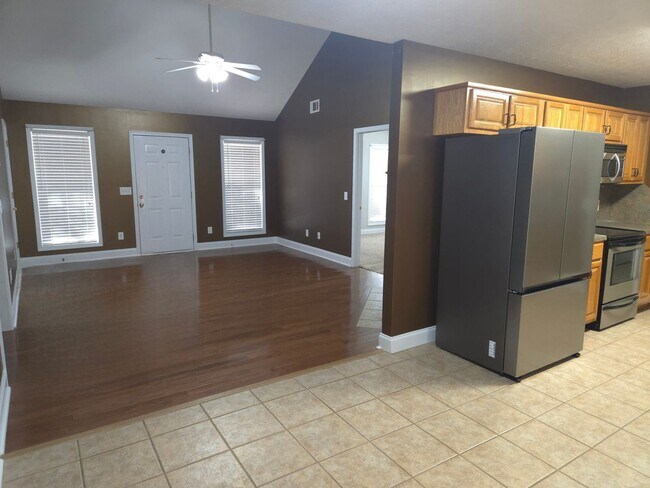 Building Photo - FOR RENT in NORTH COLUMBUS! Available NOW!