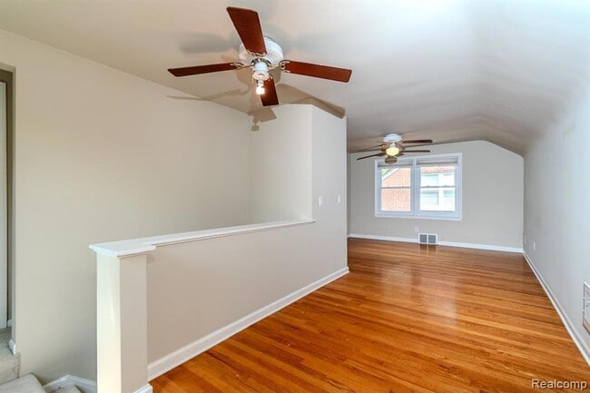 Building Photo - 4355 Elmwood Ave