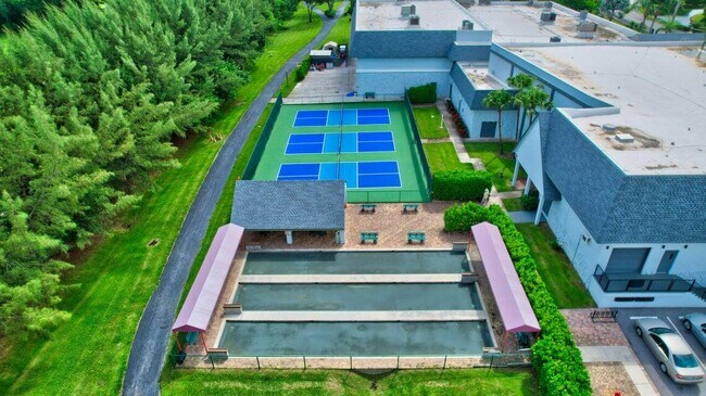 Building Photo - 7290 Kinghurst Dr