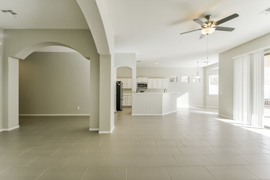 Building Photo - 6805 W Lariat Ln