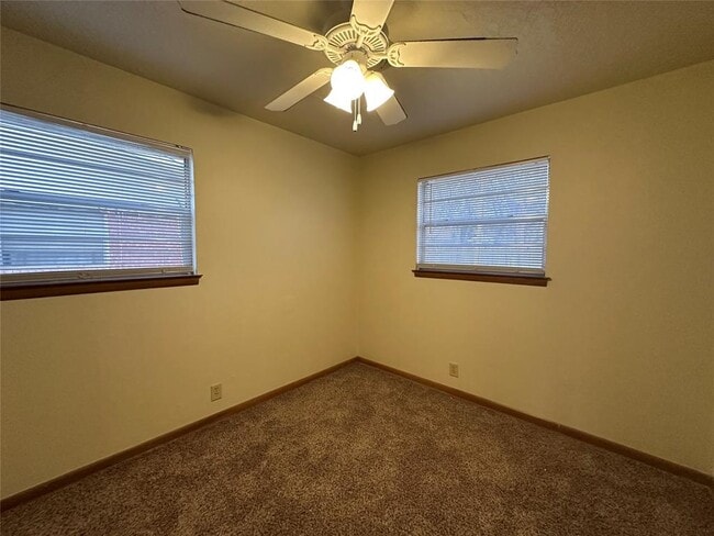 Building Photo - 2023 Delaware Ln