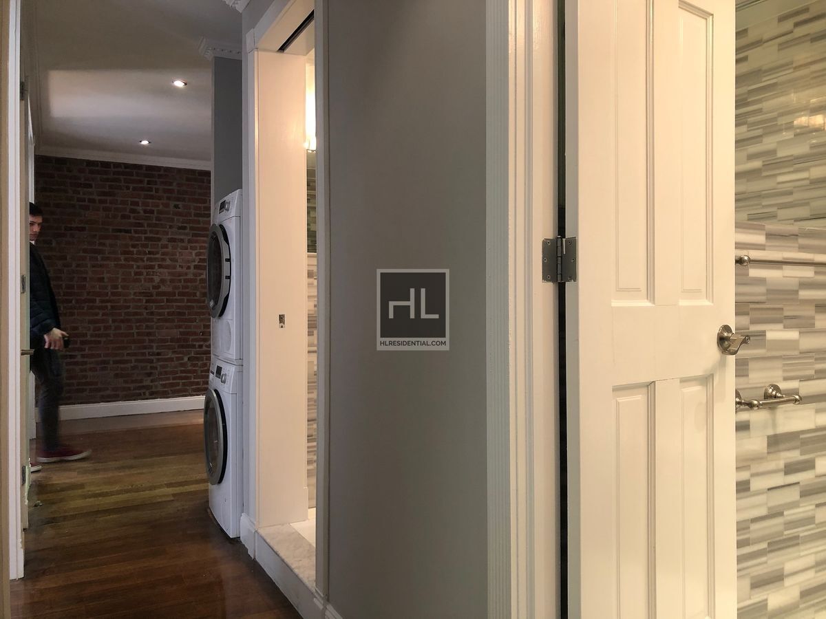 Building Photo - E 100TH ST.