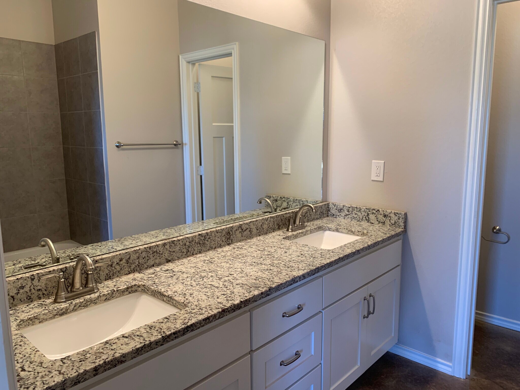 Building Photo - 2240 J E Woody Rd