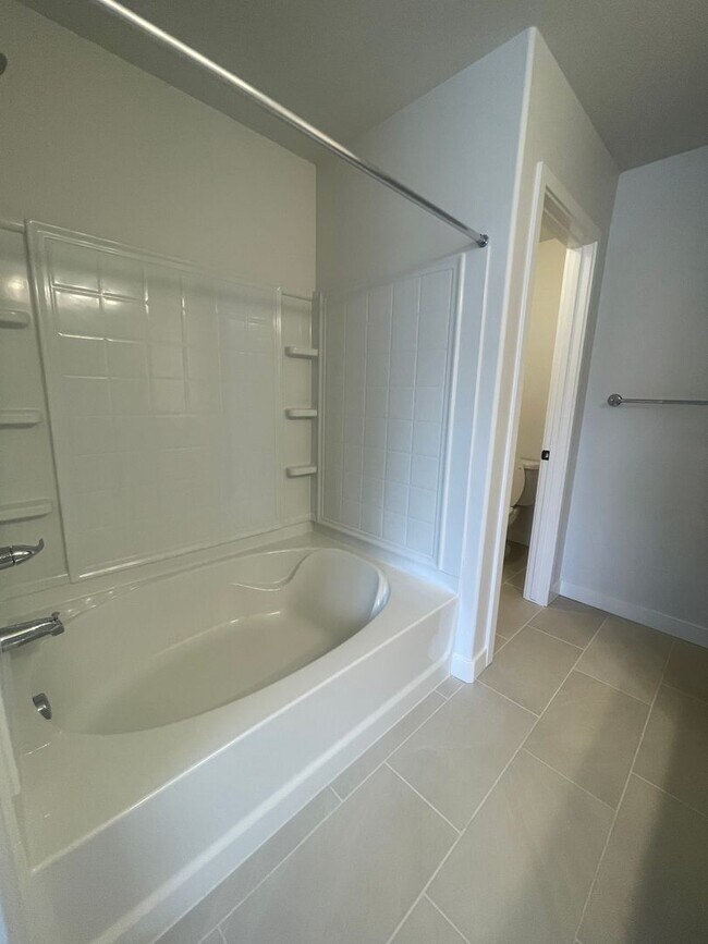 Building Photo - Beautiful New Townhome for Rent in Bluffdale!