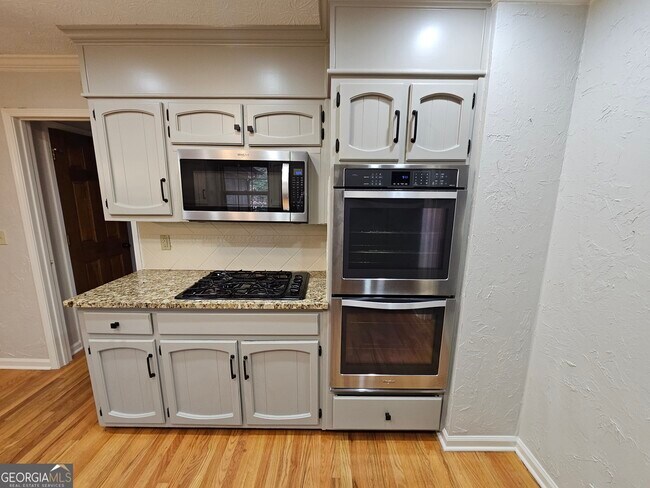 Building Photo - 5525 Wedgewood Ct SW