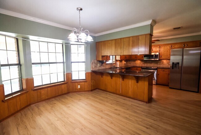 Building Photo - 507 Parklane Dr