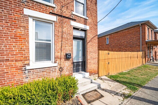Building Photo - EAST FRANKLINTON ARTIST DISTRICT!  SUNNY NEWLY RENOVATED HOME on DOUBLE LOT