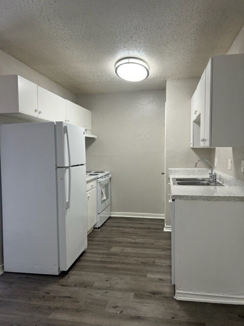 Building Photo - The Willows Corsicana