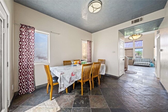 Building Photo - 1010 W Wilson St