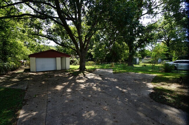 Building Photo - 7223 1st Ave S